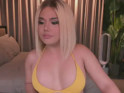 Snapshot of DreamangelTS chatting on 12-14-25, 12:38 DreamangelTS online show from 12-14-25, 12:38