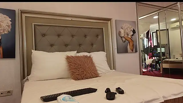 LeilaBie online show from 05-27-26, 04:31
