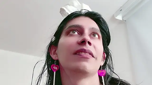 Snapshot of Alexadomina22 chatting on 06-12-26, 02:16 Alexadomina22 online show from 06-12-26, 02:16