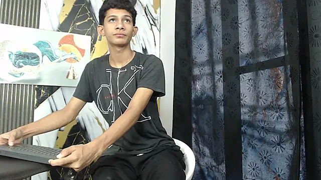 TWINKS BOYSX online show from 06-11-26, 01:53