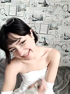 Snapshot of zyranoct chatting on 05-27-26, 10:12 zyranoct online show from 05-27-26, 10:12