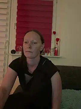 LindaLee90 online show from 06-25-26, 08:24