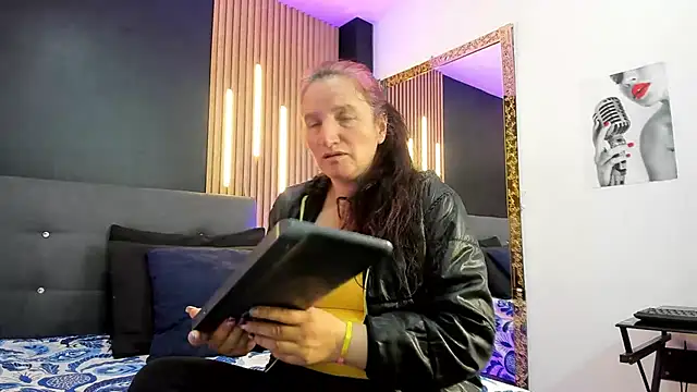 CloeMature online show from 08-05-26, 02:36