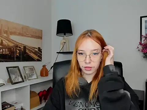 Snapshot of foxSonya chatting on 05-18-26, 05:35 foxSonya online show from 05-18-26, 05:35