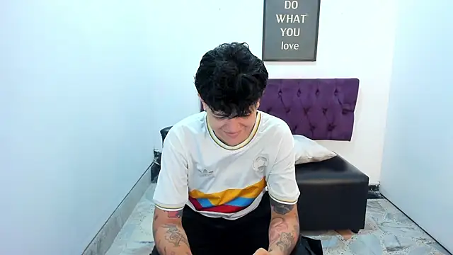Favpussyboy online show from 05-08-26, 11:04