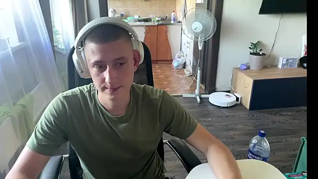 Snapshot of Keksik_ chatting on 07-02-26, 11:05 Keksik online show from 07-02-26, 11:05