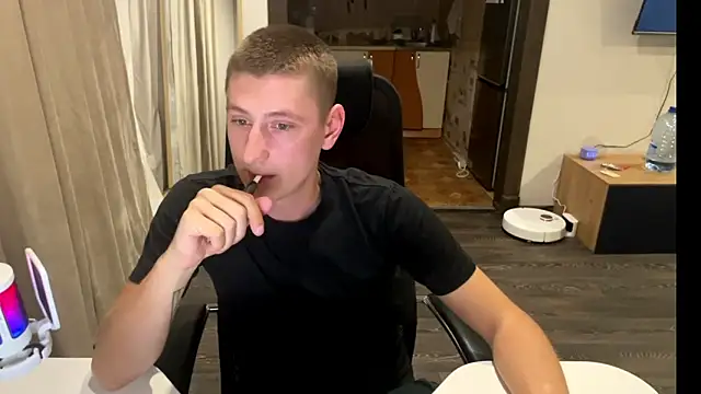 Snapshot of Keksik_ chatting on 07-18-26, 04:33 Keksik online show from 07-18-26, 04:33