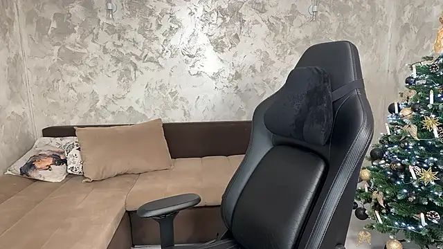 SophiePale online show from 12-19-25, 08:10