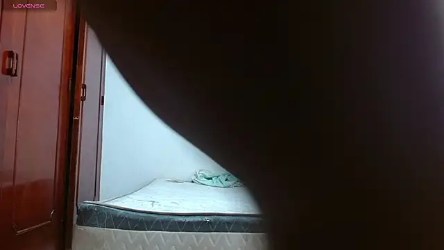 Aurora-Vixen69 online show from 05-10-26, 08:19