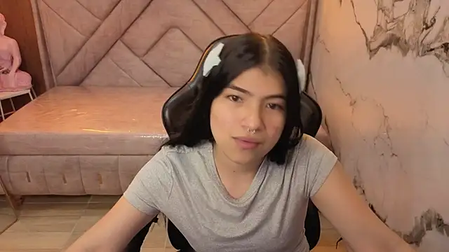 Snapshot of alesia_v_v chatting on 07-18-26, 03:11 alesia v v online show from 07-18-26, 03:11