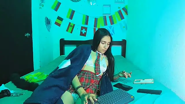 Snapshot of Violet_glow chatting on 06-27-26, 11:43 Violet glow online show from 06-27-26, 11:43