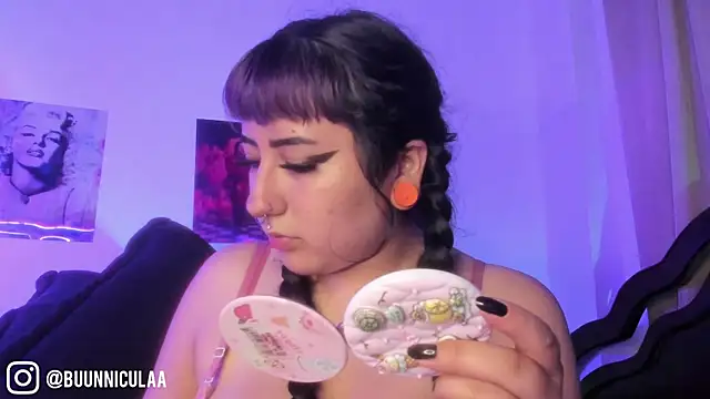 Snapshot of LarissaHell chatting on 07-22-26, 10:23 LarissaHell online show from 07-22-26, 10:23