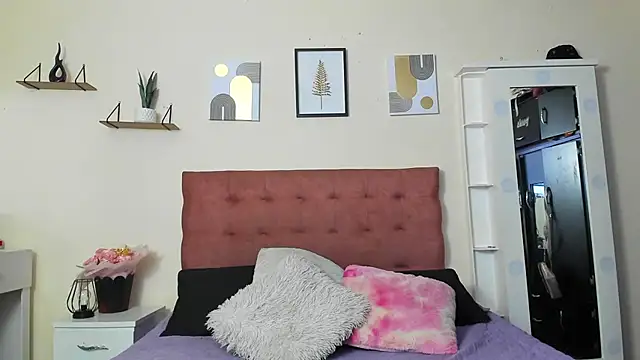 Natalia Dahlia online show from 08-01-26, 09:57