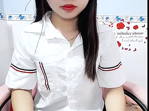 Snapshot of Emilysexy_cut chatting on 06-19-26, 04:50 Emilysexy cut online show from 06-19-26, 04:50