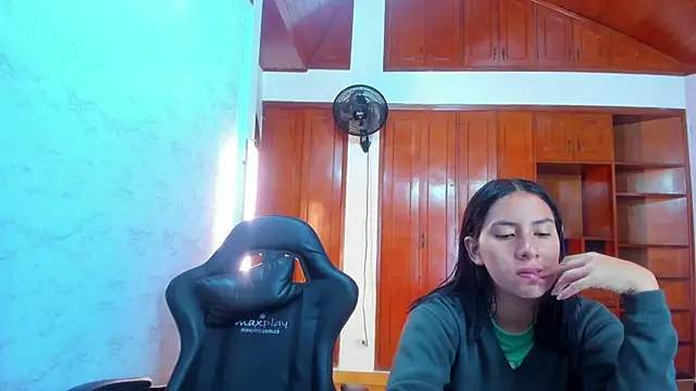 Soffy and Emily online show from 06-04-26, 12:11