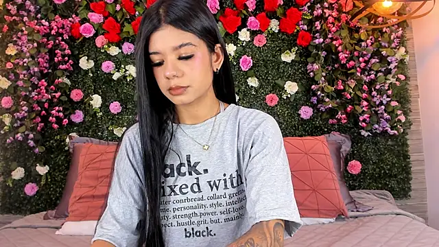 ViolettGracee online show from 06-25-26, 05:50