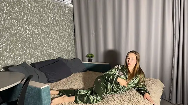 diniYeezya online show from 05-10-26, 02:22