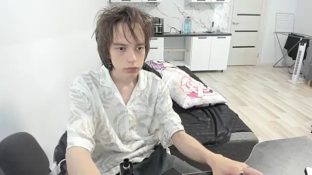 Snapshot of Nolan_Sagee chatting on 06-14-26, 07:10 Nolan Sagee online show from 06-14-26, 07:10