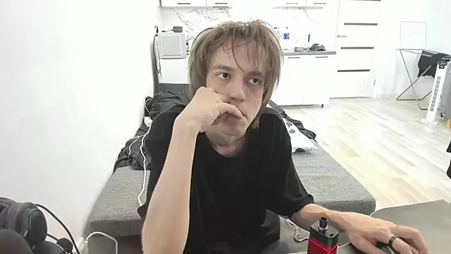 Snapshot of Nolan_Sagee chatting on 06-19-26, 10:19 Nolan Sagee online show from 06-19-26, 10:19