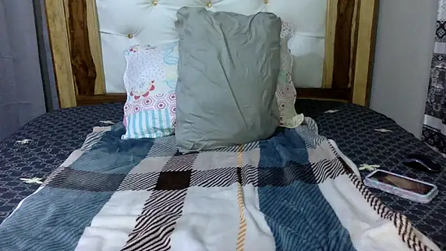 creamyamber online show from 12-19-25, 02:40