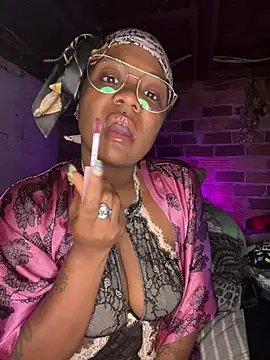 Snapshot of angelbby_ chatting on 06-25-26, 05:56 angelbby online show from 06-25-26, 05:56