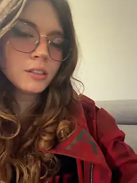 Snapshot of cutypiefull chatting on 06-02-26, 12:45 cutypiefull online show from 06-02-26, 12:45