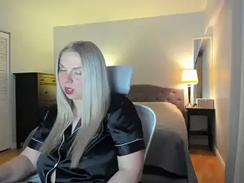 Snapshot of Laviora chatting on 06-18-26, 05:51 Laviora online show from 06-18-26, 05:51