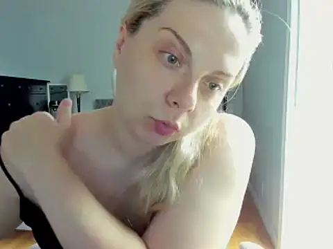 Snapshot of Laviora chatting on 07-10-26, 11:51 Laviora online show from 07-10-26, 11:51