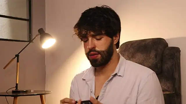 Snapshot of JuanMillano chatting on 05-20-26, 02:01 JuanMillano online show from 05-20-26, 02:01