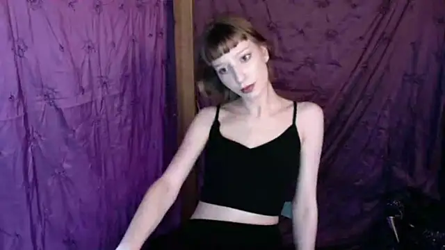 Snapshot of AlexaWetDream chatting on 06-19-26, 04:33 AlexaWetDream online show from 06-19-26, 04:33