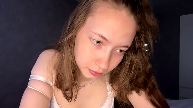 Snapshot of Emily_Mur_ chatting on 06-17-26, 05:10 Emily Mur online show from 06-17-26, 05:10