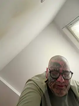 Snapshot of albertogg12 chatting on 05-31-26, 12:34 albertogg12 online show from 05-31-26, 12:34
