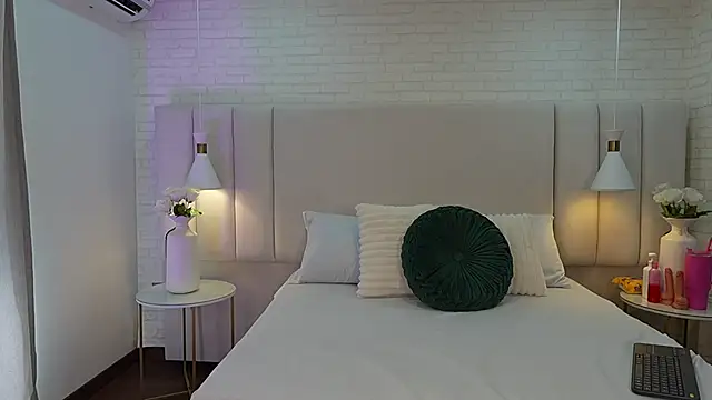 GabyJones  online show from 06-19-26, 07:39