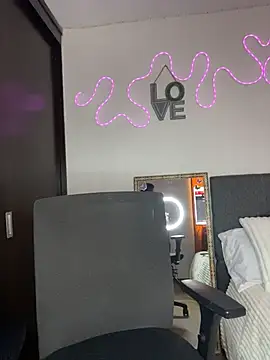 Snapshot of Isa_steele chatting on 06-19-26, 05:28 Isa steele online show from 06-19-26, 05:28
