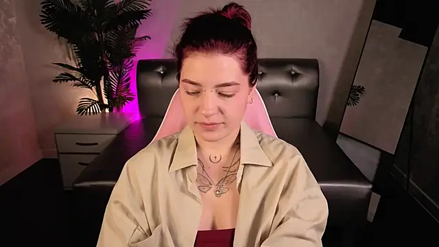 Nikki Gringer online show from 06-01-26, 01:07