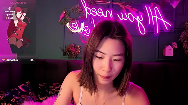 Snapshot of Runi_Asian chatting on 06-20-26, 01:30 Runi Asian online show from 06-20-26, 01:30