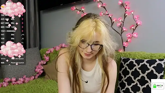 Snapshot of HellyCherry chatting on 07-04-26, 08:04 HellyCherry online show from 07-04-26, 08:04