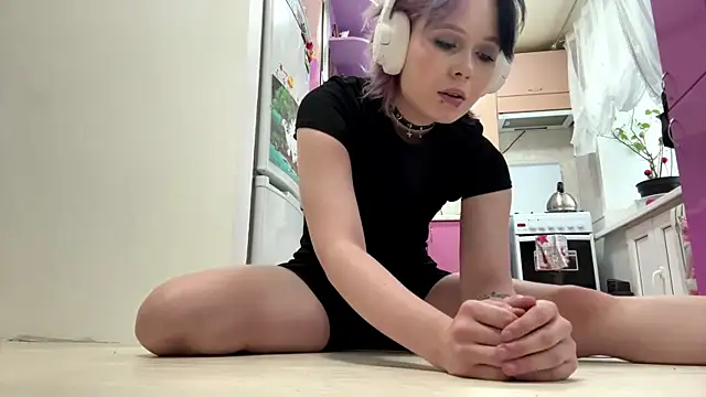 Snapshot of CuteLilit chatting on 05-17-26, 02:13 CuteLilit online show from 05-17-26, 02:13