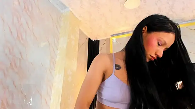 Snapshot of SophiieCalloway1 chatting on 05-21-26, 02:24 SophiieCalloway1 online show from 05-21-26, 02:24