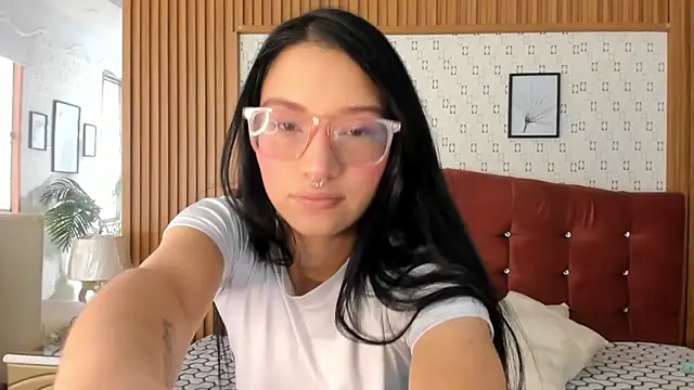 Snapshot of SophiieCalloway1 chatting on 06-09-26, 02:17 SophiieCalloway1 online show from 06-09-26, 02:17