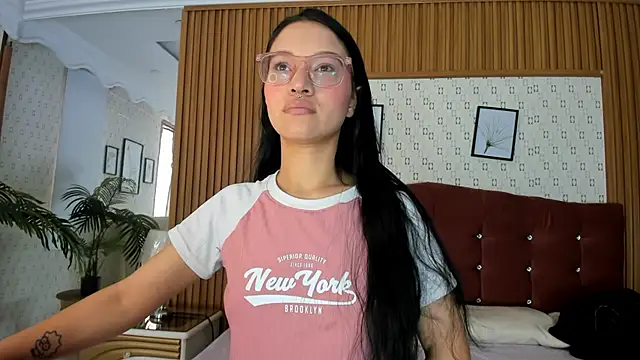 Snapshot of SophiieCalloway1 chatting on 06-30-26, 03:13 SophiieCalloway1 online show from 06-30-26, 03:13