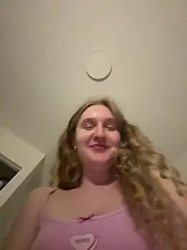 Snapshot of pr1ncess_mads17 chatting on 05-15-26, 11:34 pr1ncess mads17 online show from 05-15-26, 11:34