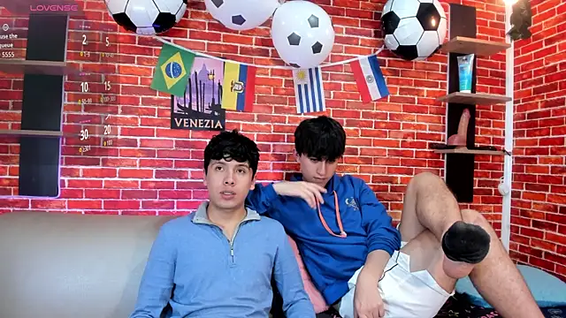 Snapshot of Hoot_boyss_ chatting on 06-23-26, 07:45 Hoot boyss online show from 06-23-26, 07:45