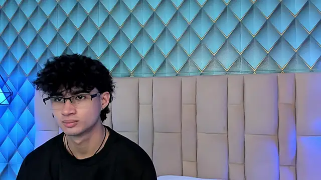 Sofia-Ethan online show from 06-06-26, 01:38