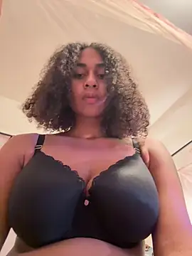 Snapshot of princesaAngel chatting on 05-15-26, 08:32 princesaAngel online show from 05-15-26, 08:32