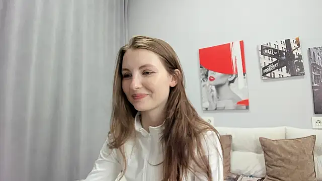 Snapshot of Shyly__Lisa chatting on 05-30-26, 01:35 Shyly Lisa online show from 05-30-26, 01:35