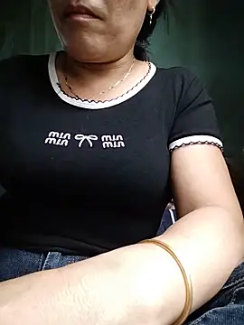 Snapshot of Nelly_x chatting on 06-11-26, 03:26 Nelly x online show from 06-11-26, 03:26