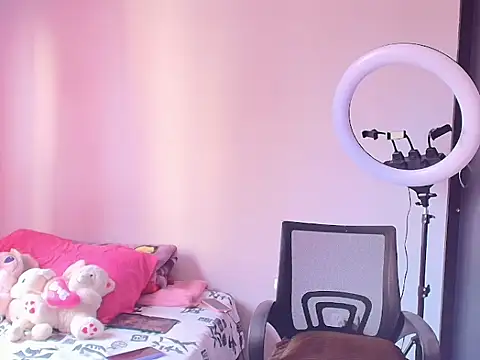im auroraa online show from 06-26-26, 09:41