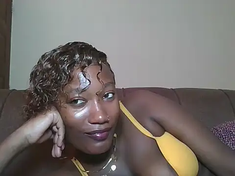 Snapshot of misspretty001 chatting on 06-20-26, 01:36 misspretty001 online show from 06-20-26, 01:36