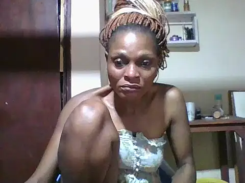 Snapshot of Ebonyqueen4 chatting on 06-10-26, 05:39 Ebonyqueen4 online show from 06-10-26, 05:39